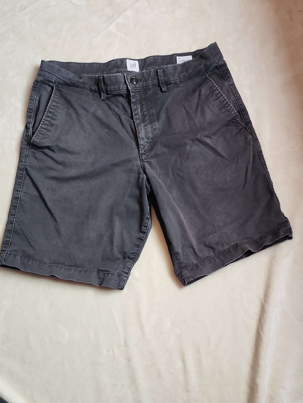 GAP Men's Charcoal Flat-Front Shorts